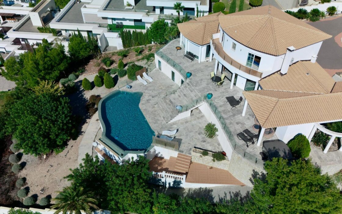 Елегантна вілла в Альтеа-ла-Велья з видом на море