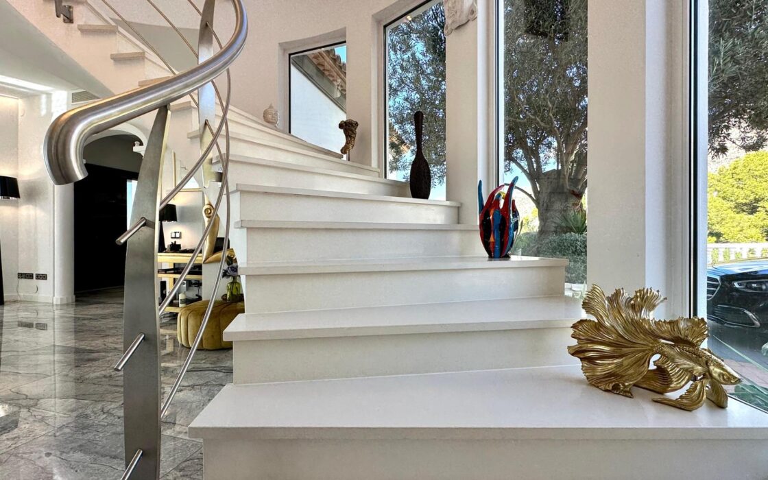 Елегантна вілла в Альтеа-ла-Велья з видом на море