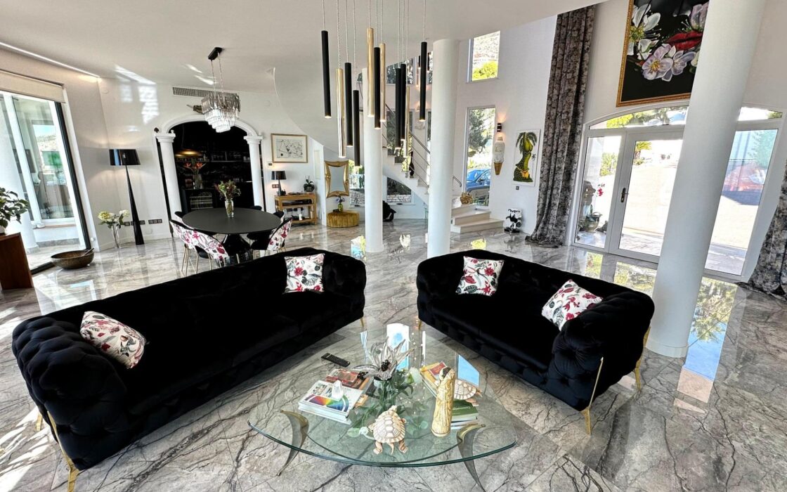 Елегантна вілла в Альтеа-ла-Велья з видом на море