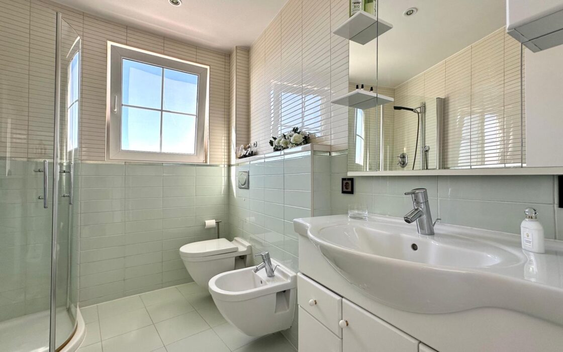 Елегантна вілла в Альтеа-ла-Велья з видом на море