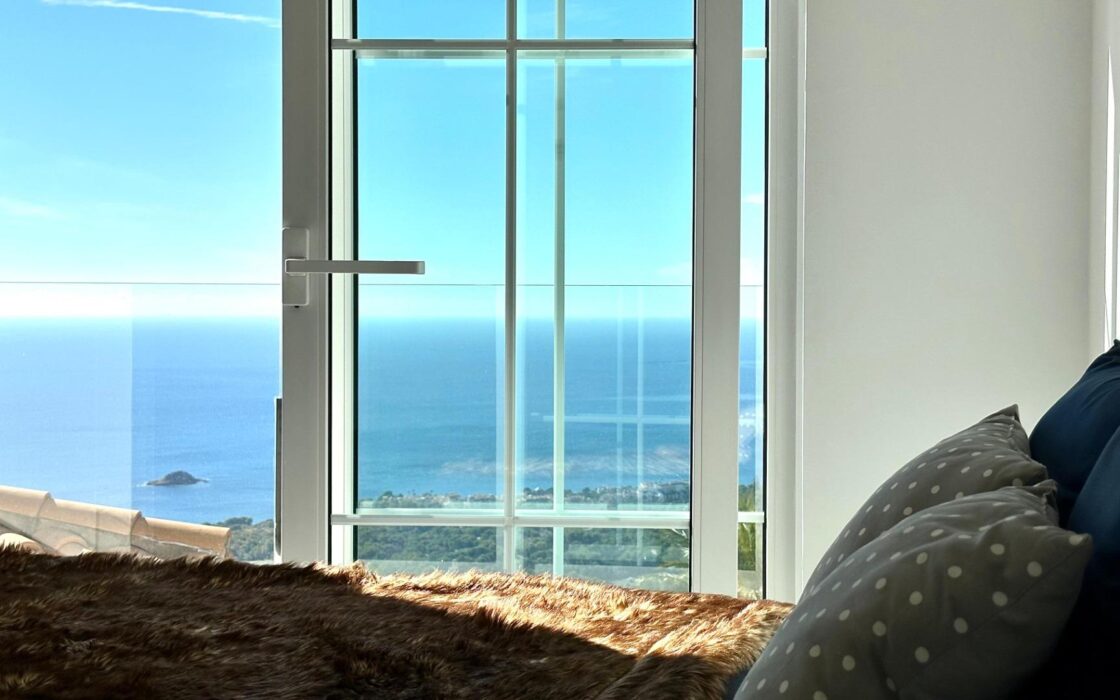 Елегантна вілла в Альтеа-ла-Велья з видом на море