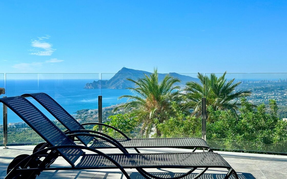 Елегантна вілла в Альтеа-ла-Велья з видом на море