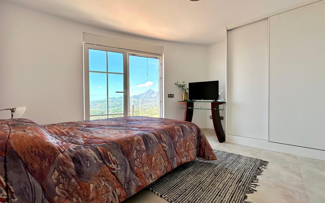 Елегантна вілла в Альтеа-ла-Велья з видом на море