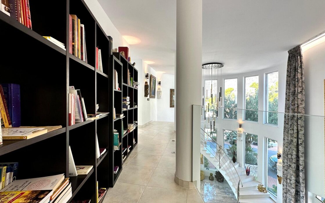 Елегантна вілла в Альтеа-ла-Велья з видом на море