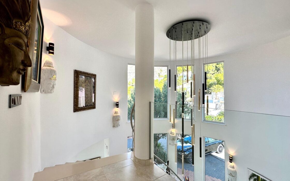 Елегантна вілла в Альтеа-ла-Велья з видом на море