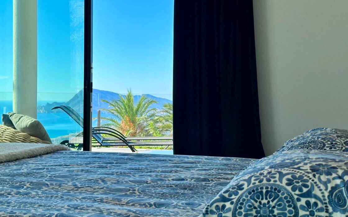 Елегантна вілла в Альтеа-ла-Велья з видом на море