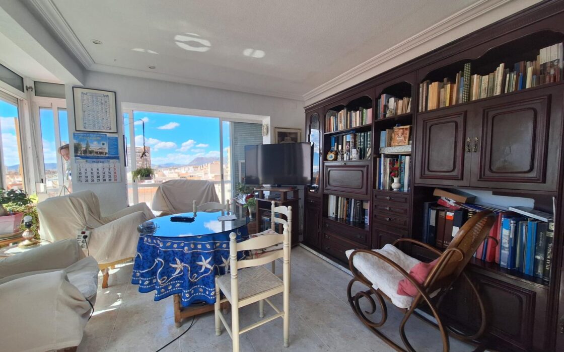 Апартаменты 135 кв.м с террасой в Аликанте San Blas