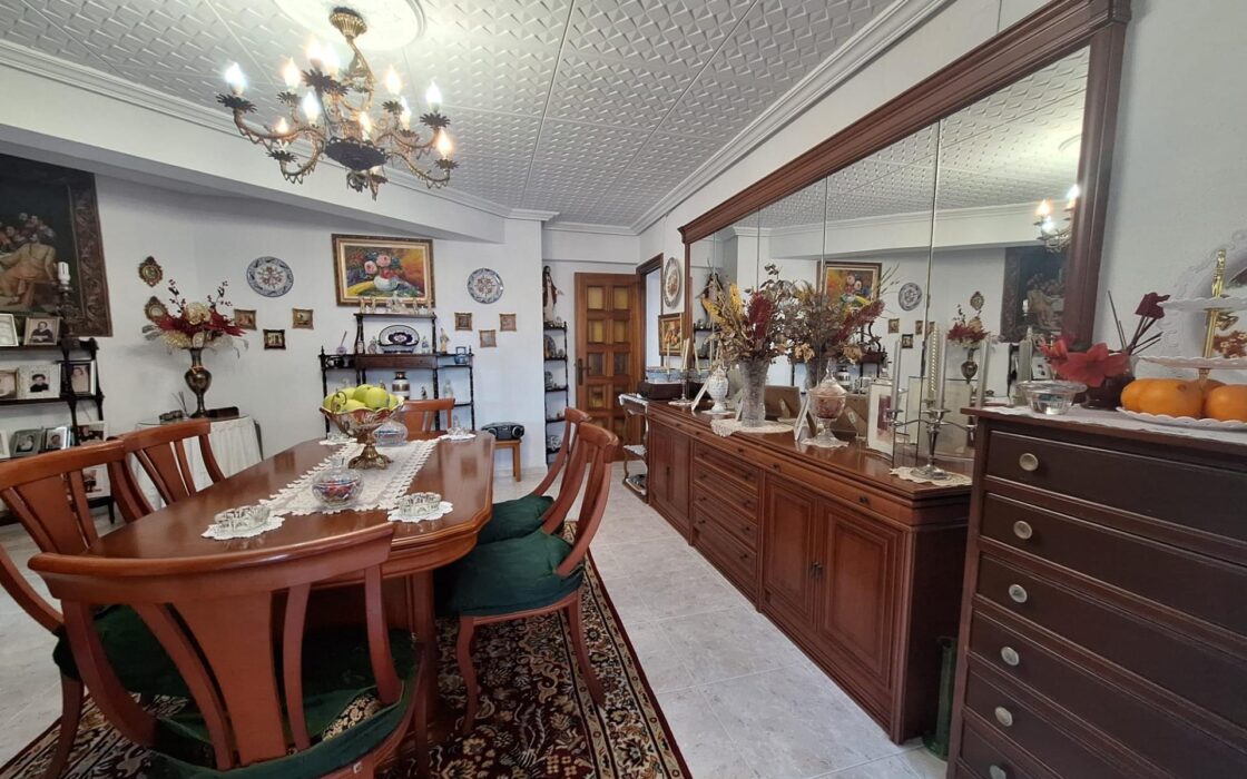 Апартаменты 135 кв.м с террасой в Аликанте San Blas