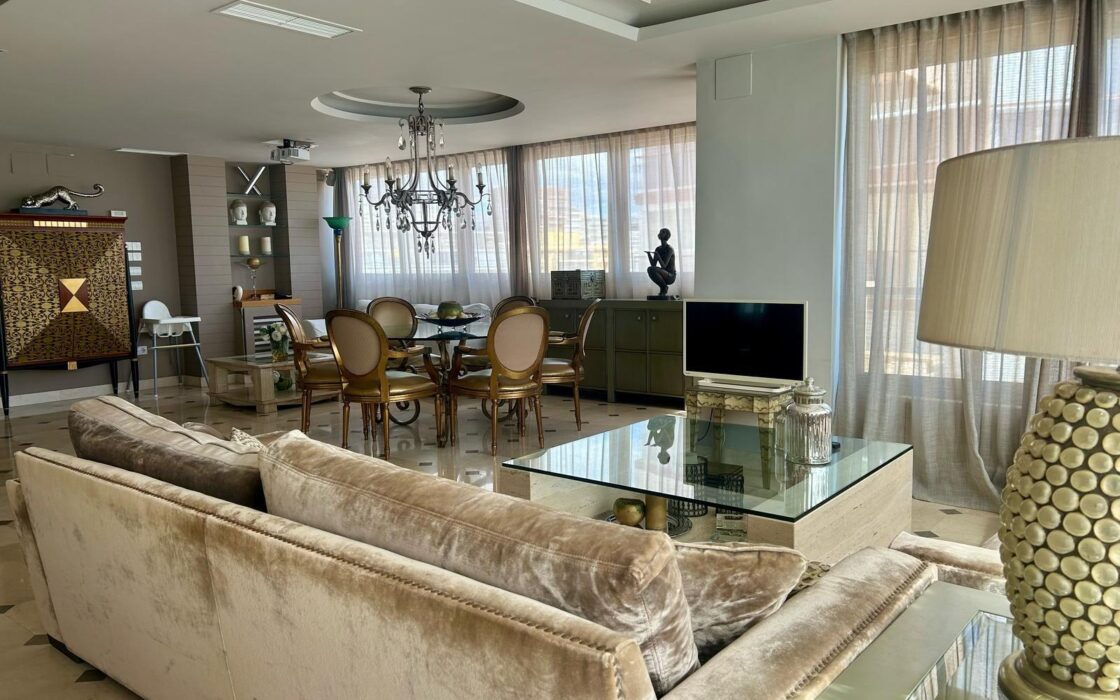 Роскошные апартаменты в Леванте у моря с видом 141 кв.м