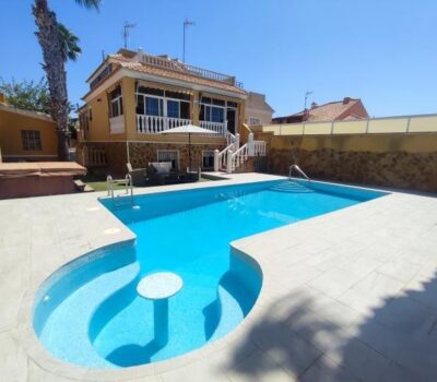 Будинок в Торрев’єсі, 7 кімнат, тераса, басейн, 283 кв.м