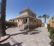 Дом в Торревьехе, 7 комнат, терраса, бассейн, 283 кв.м