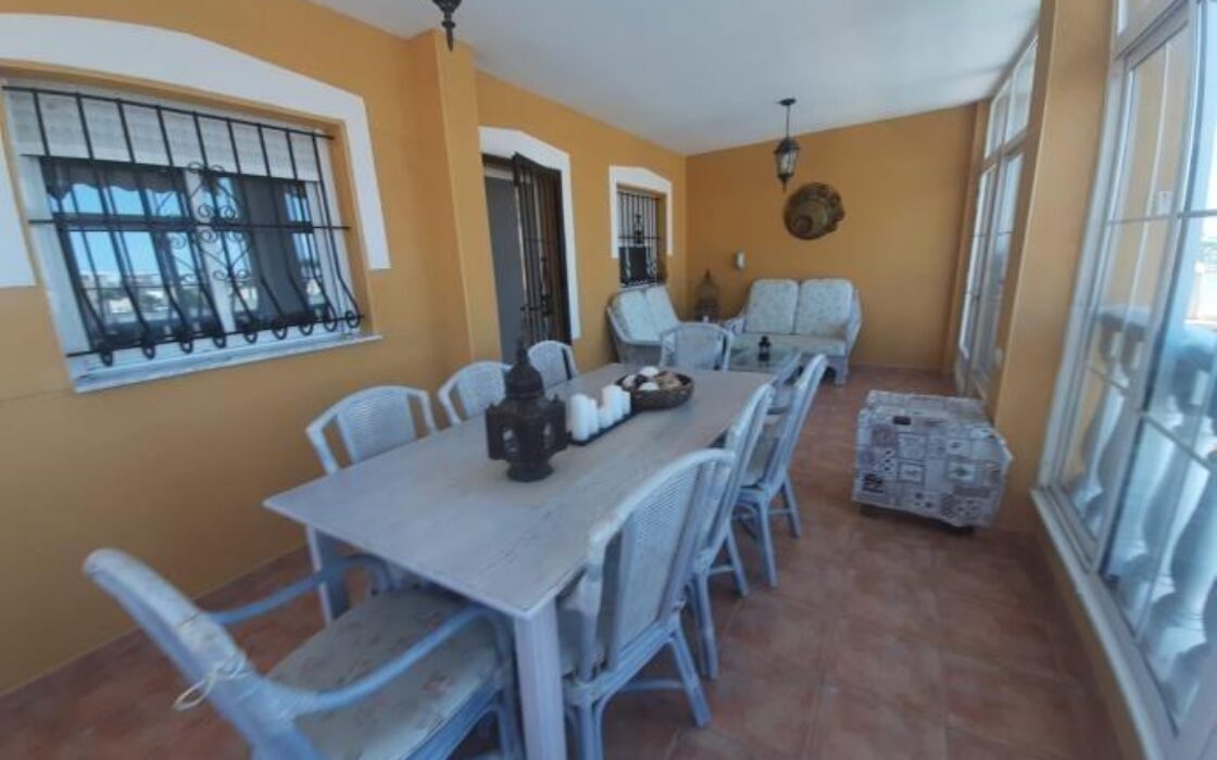 Дом в Торревьехе, 7 комнат, терраса, бассейн, 283 кв.м