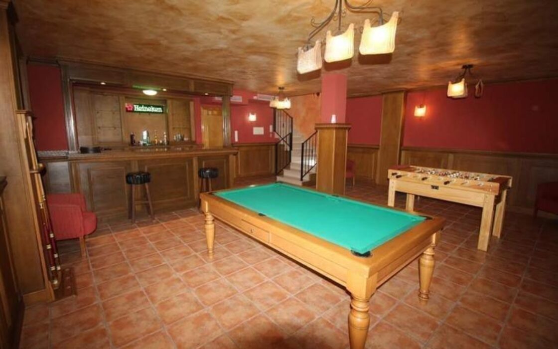 Дом в Торревьехе, 7 комнат, терраса, бассейн, 283 кв.м