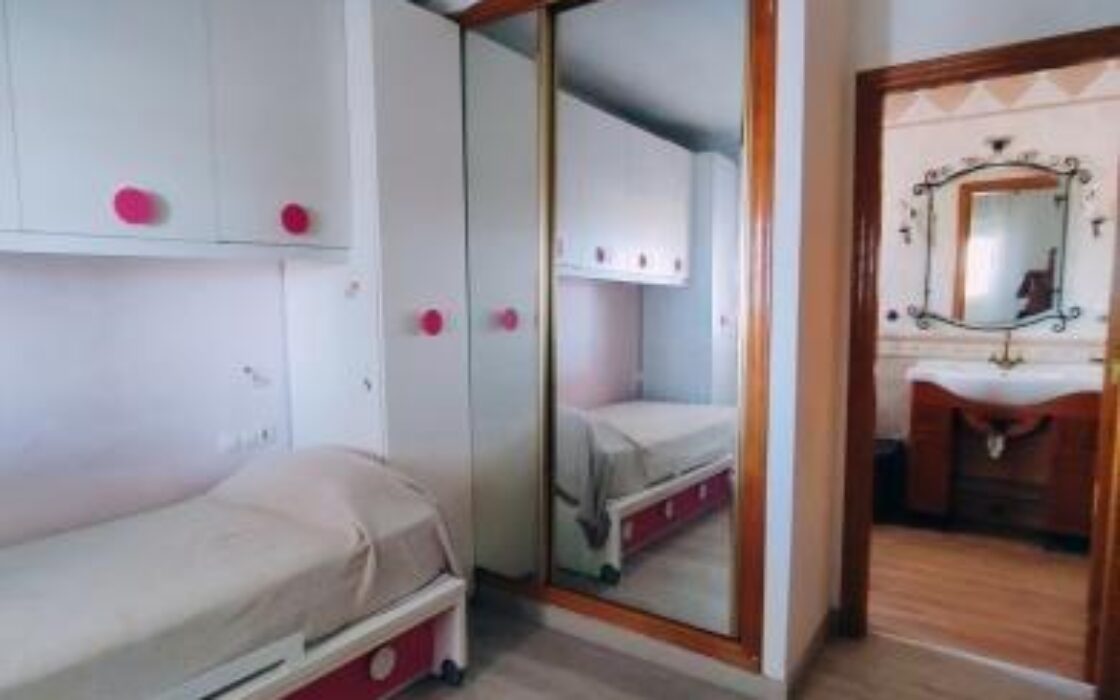 Дом в Торревьехе, 7 комнат, терраса, бассейн, 283 кв.м