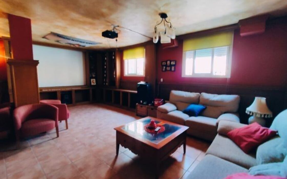 Дом в Торревьехе, 7 комнат, терраса, бассейн, 283 кв.м