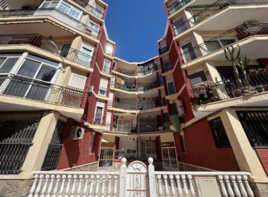 Апартаменты в Торревьехе 68 кв.м с террасой у моря