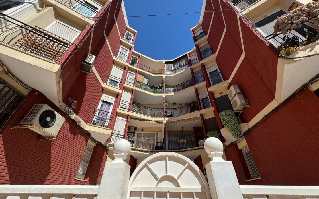 Апартаменты в Торревьехе 68 кв.м с террасой у моря