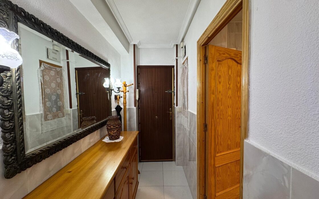 Апартаменты в Торревьехе 68 кв.м с террасой у моря