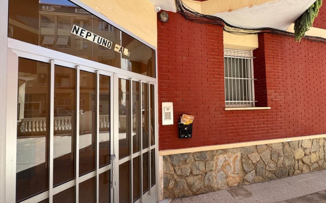 Апартаменты в Торревьехе 68 кв.м с террасой у моря