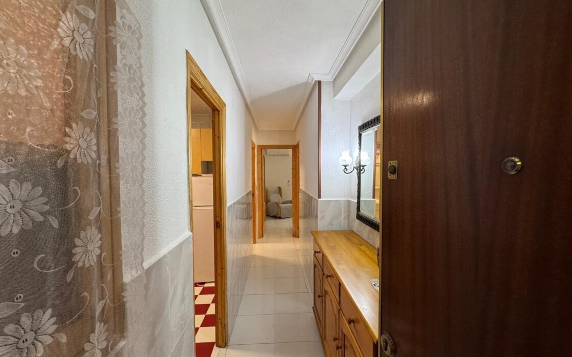 Апартаменты в Торревьехе 68 кв.м с террасой у моря