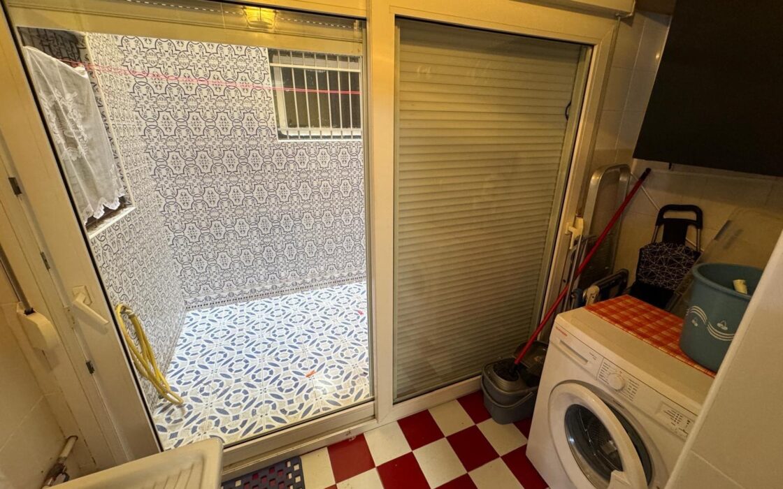 Апартаменты в Торревьехе 68 кв.м с террасой у моря