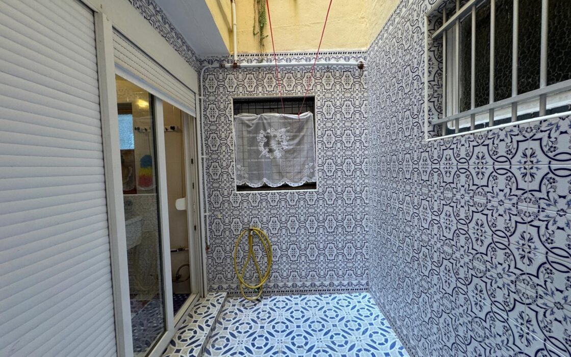 Апартаменты в Торревьехе 68 кв.м с террасой у моря