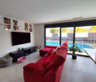 Вилла в Торревьехе 168 кв.м с террасой и бассейном