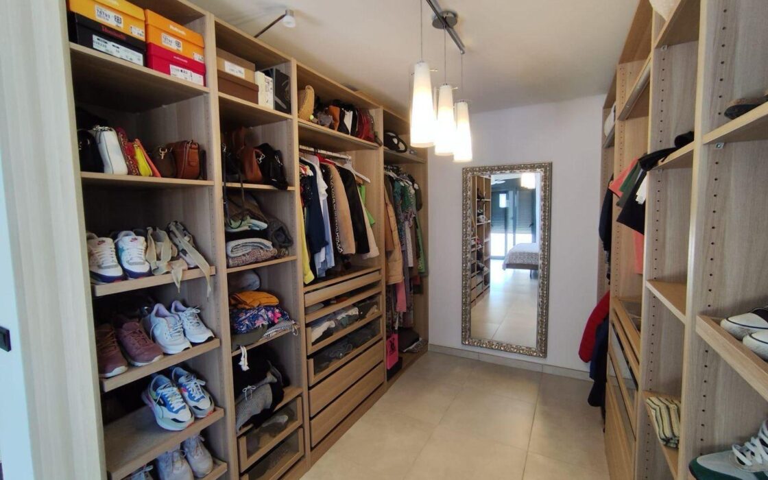 Вилла в Торревьехе 168 кв.м с террасой и бассейном