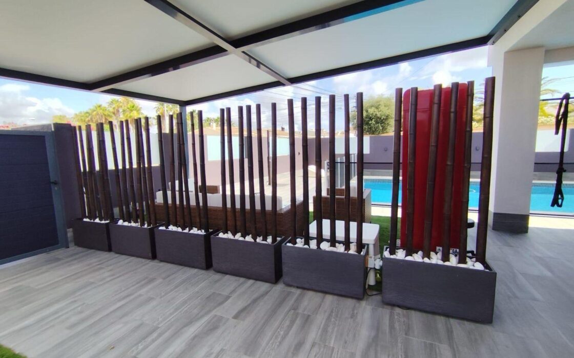 Вилла в Торревьехе 168 кв.м с террасой и бассейном