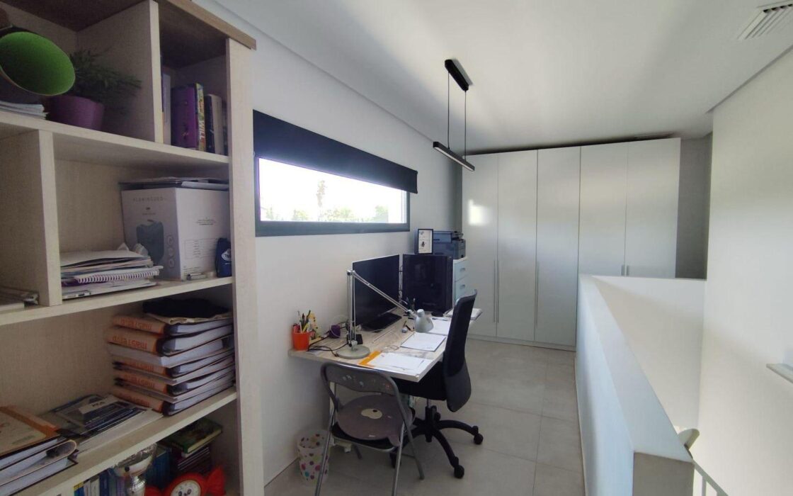 Вилла в Торревьехе 168 кв.м с террасой и бассейном