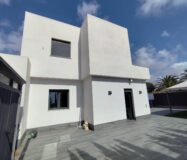 Вилла в Торревьехе 168 кв.м с террасой и бассейном