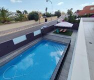 Вилла в Торревьехе 168 кв.м с террасой и бассейном