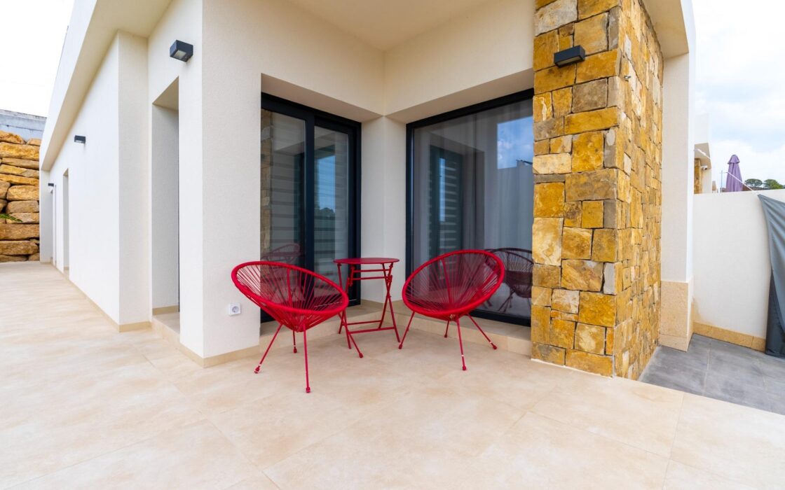 Двухкомнатная вилла в Ла Тапия с террасой и морским видом