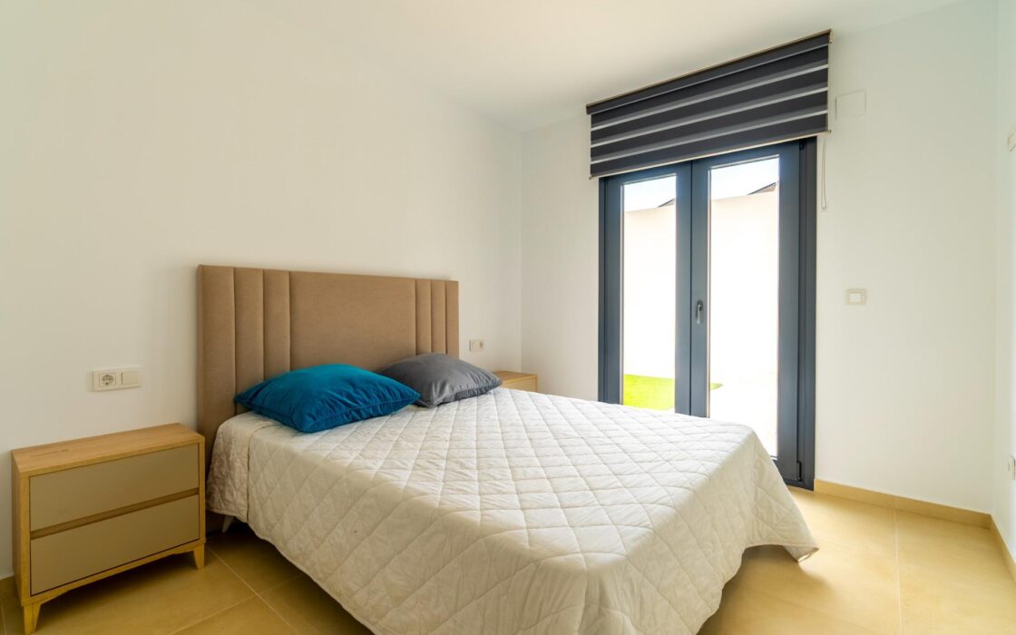 Двухкомнатная вилла в Ла Тапия с террасой и морским видом