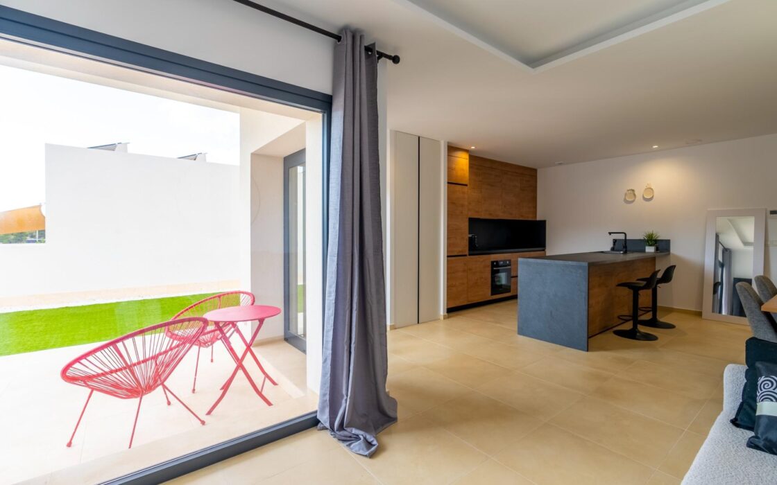 Двухкомнатная вилла в Ла Тапия с террасой и морским видом