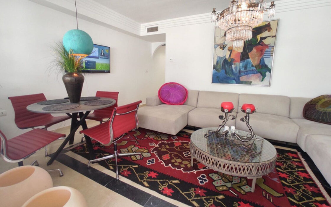 Апартамент у моря в Марбелье с террасой и видом на пляж