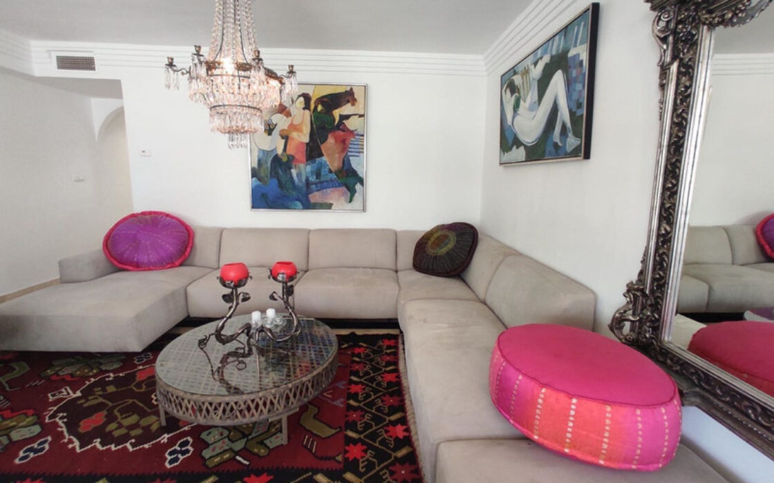 Апартамент у моря в Марбелье с террасой и видом на пляж