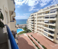 Апартамент у моря в Марбелье с террасой и видом на пляж