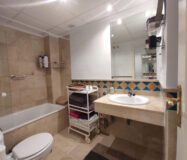 Апартамент у моря в Марбелье с террасой и видом на пляж