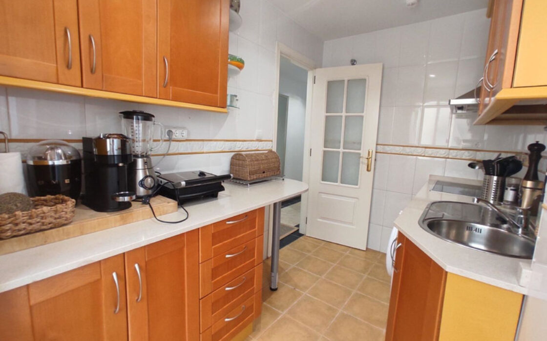 Апартамент у моря в Марбелье с террасой и видом на пляж