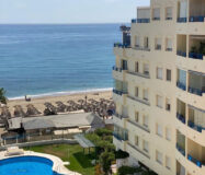 Апартамент у моря в Марбелье с террасой и видом на пляж