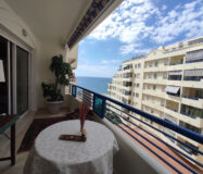 Апартамент у моря в Марбелье с террасой и видом на пляж