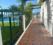 Апартамент у моря в Марбелье с террасой и видом на пляж