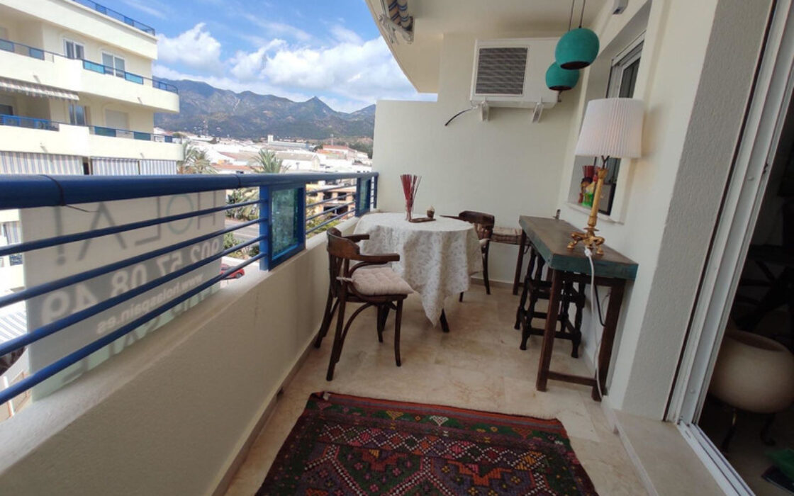 Апартамент у моря в Марбелье с террасой и видом на пляж