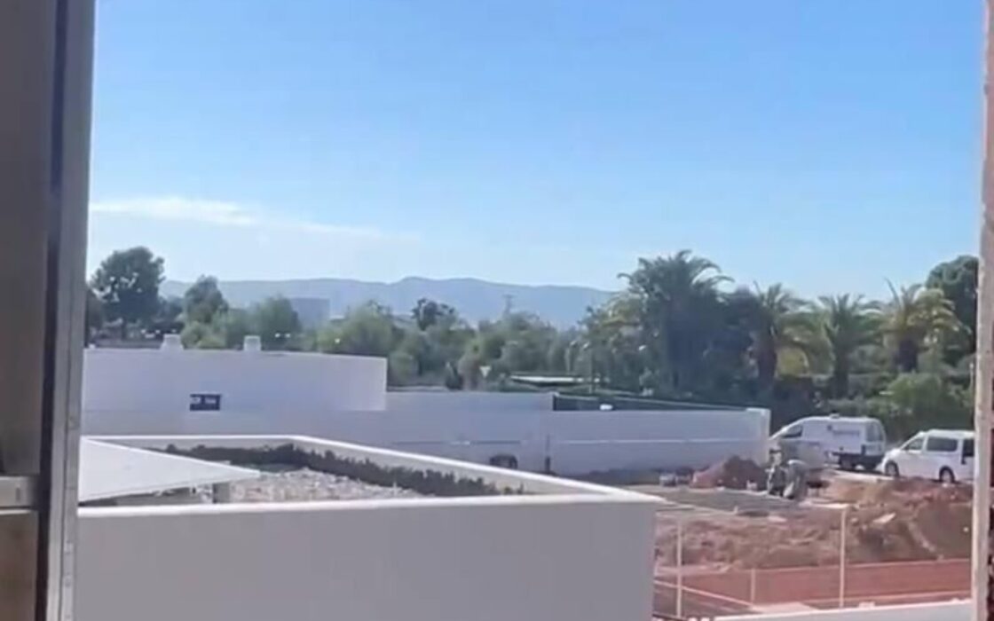 Прекрасный дом с бассейном в Валенсии 180 кв.м 4 комнаты