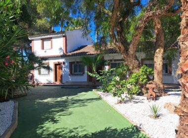 Вилла в Ориуэле 12000 кв.м с бассейном у моря