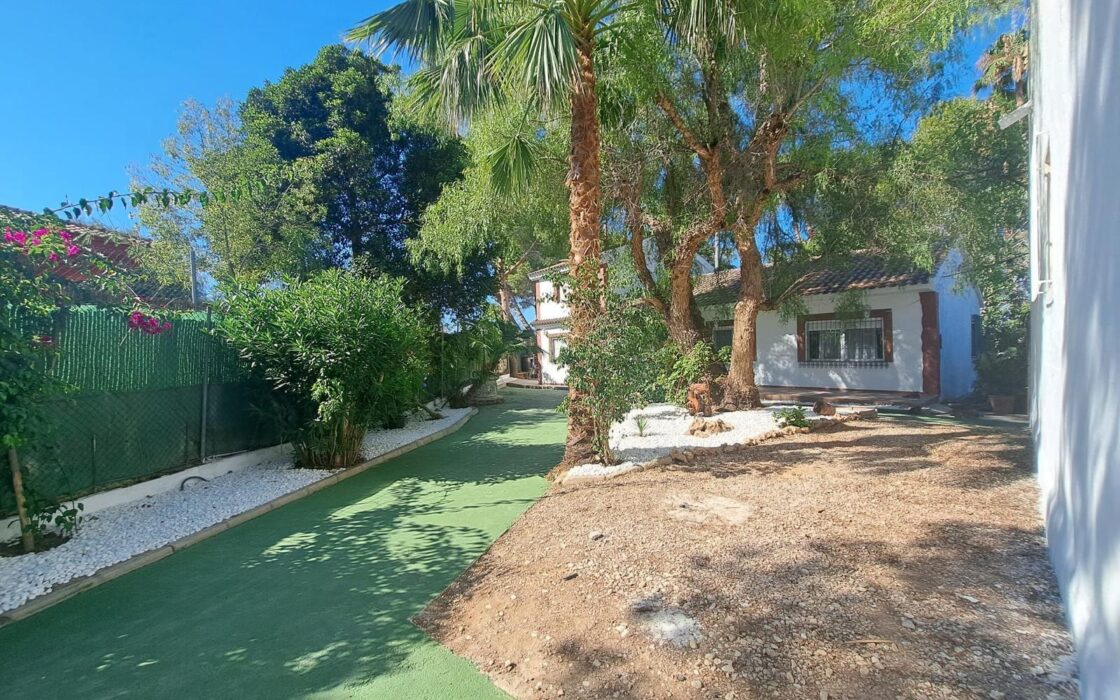 Вилла в Ориуэле 12000 кв.м с бассейном у моря