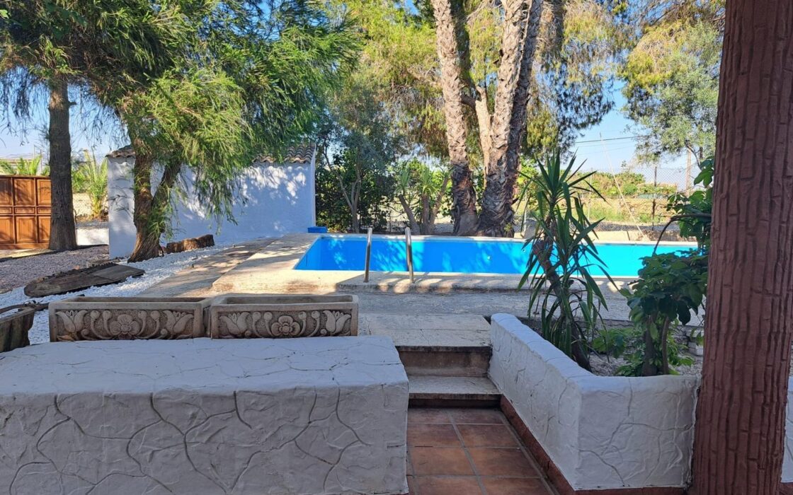 Вилла в Ориуэле 12000 кв.м с бассейном у моря