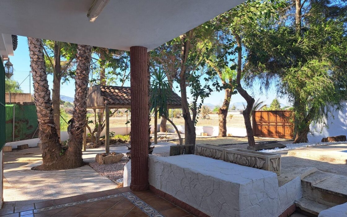 Вилла в Ориуэле 12000 кв.м с бассейном у моря