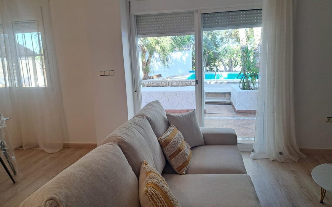 Вилла в Ориуэле 12000 кв.м с бассейном у моря